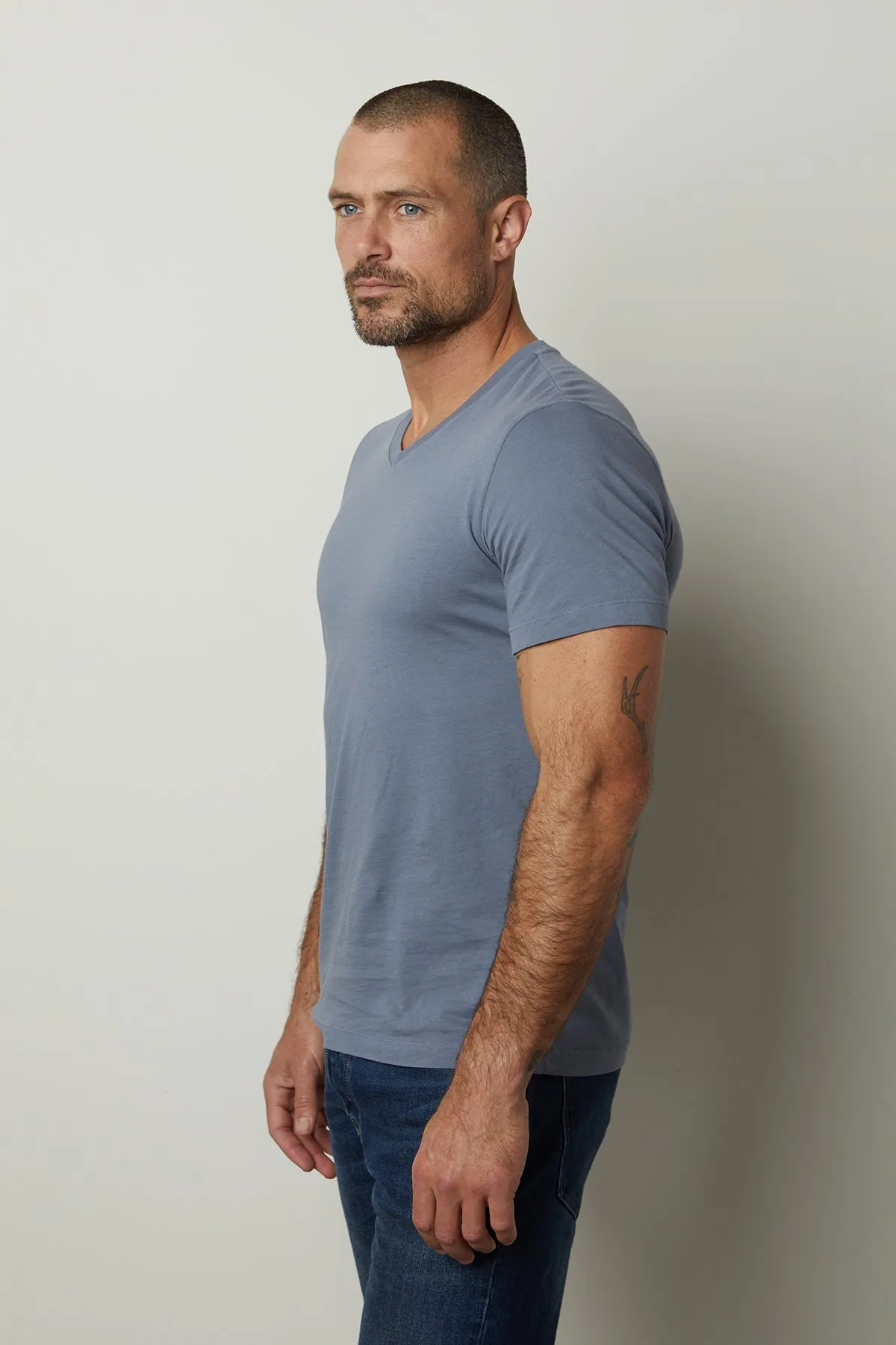 MARSHALL V-NECK TEE