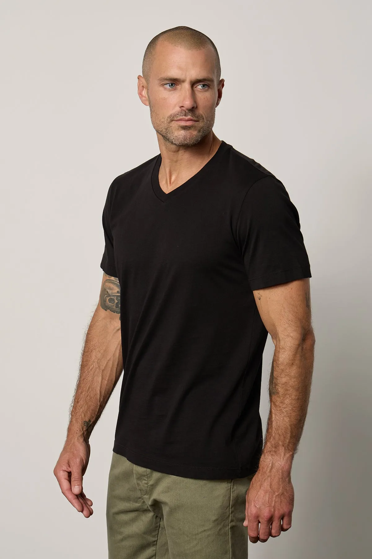 MARSHALL V-NECK TEE