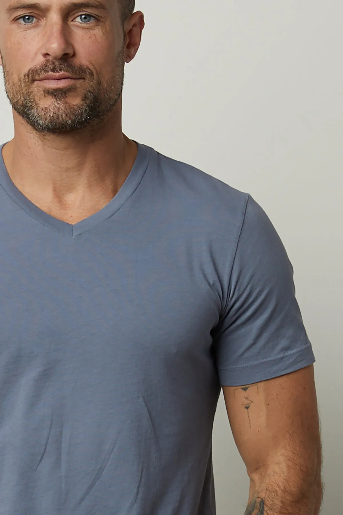 MARSHALL V-NECK TEE