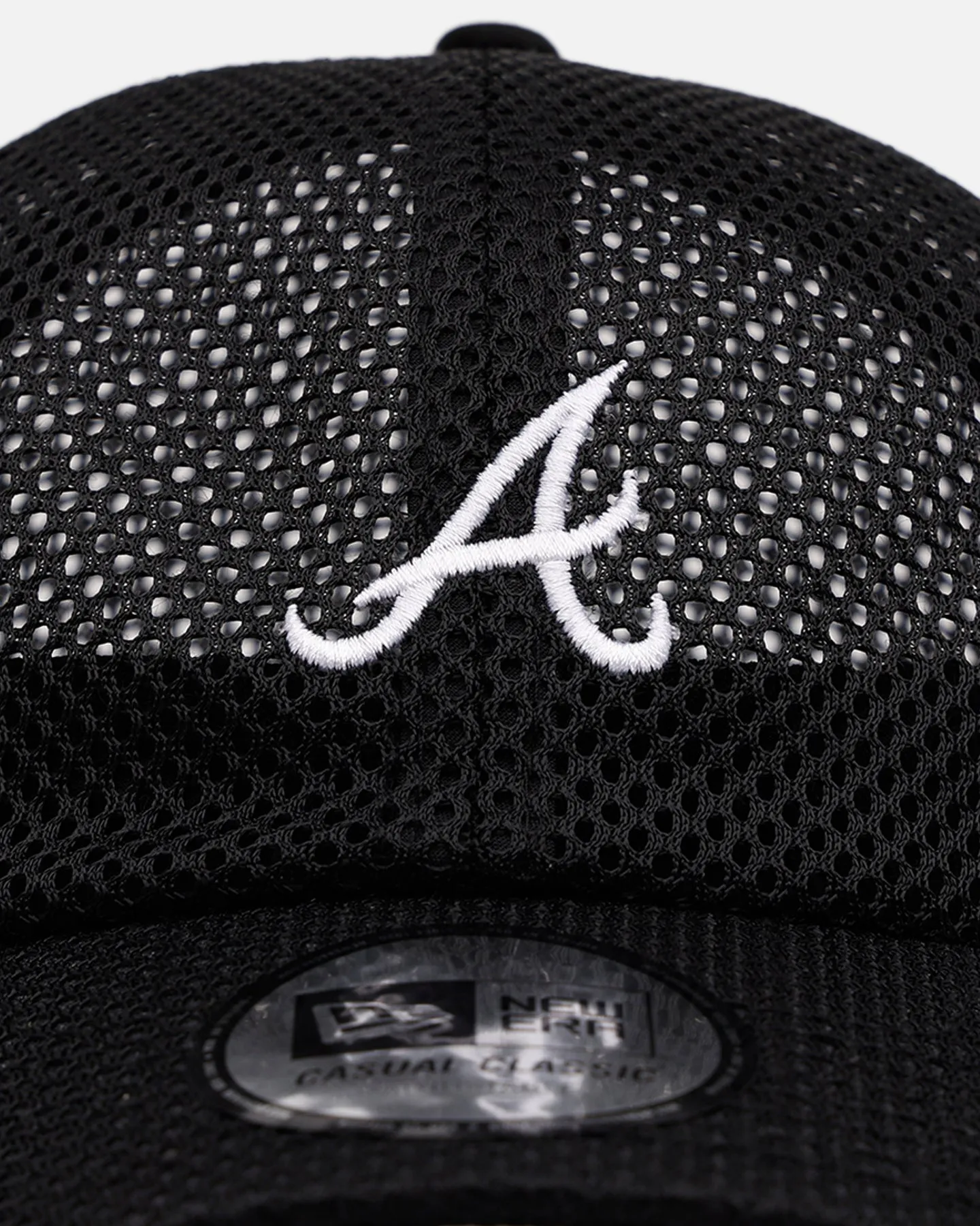 New Era Atlanta Braves 'Black Mesh' Casual Classic Strapback Black